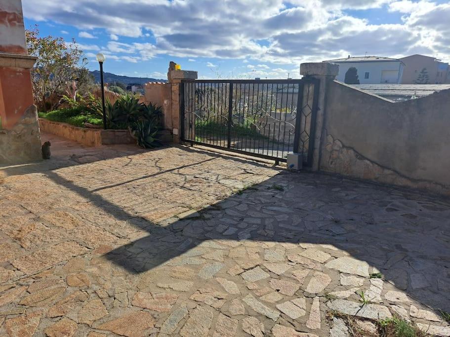Gelsi Holiday Home La Maddalena Ла Мадалена Екстериор снимка